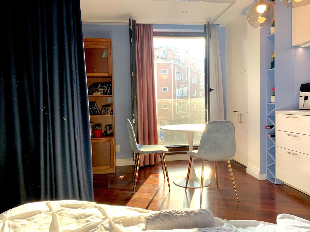 Downtown Italian Studio Boekarest Buitenkant foto