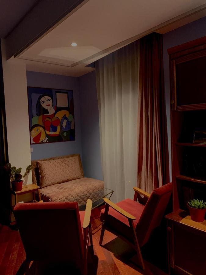 Downtown Italian Studio Boekarest Buitenkant foto