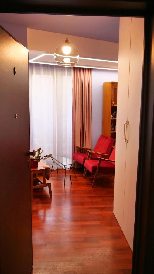 Downtown Italian Studio Boekarest Buitenkant foto
